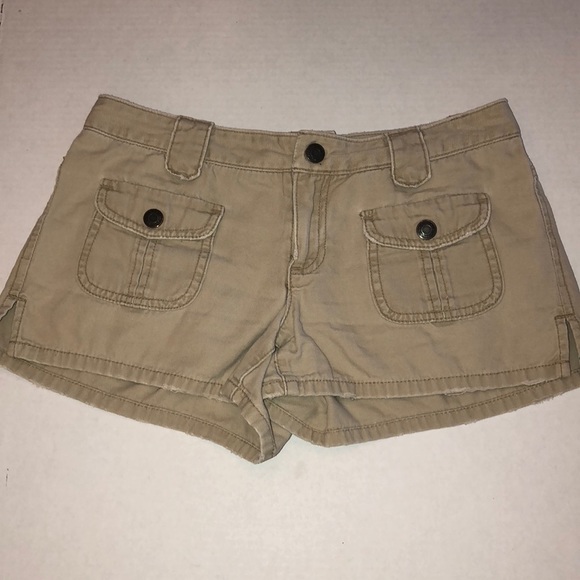 American Eagle Outfitters Pants - American Eagle 🦅 Khaki Shorts Size 2